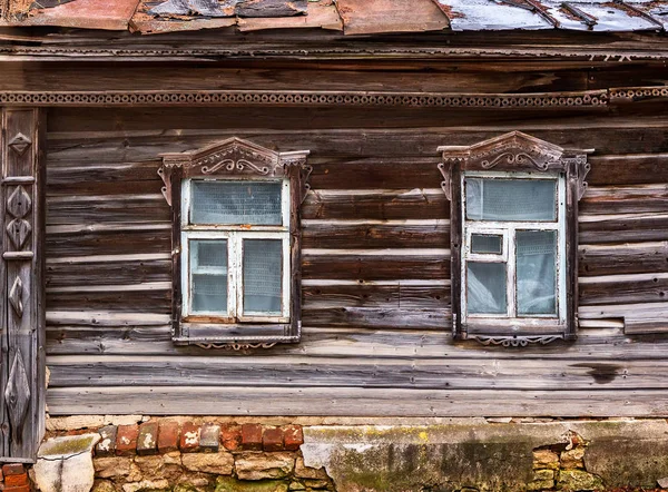 Ventana Con Arquitrabe Tallado Madera Casa Casco Antiguo Ruso — Foto de Stock