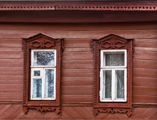 Het Raam Met Houten Architraaf Het Huis Oude Russische Stad — Stockfoto