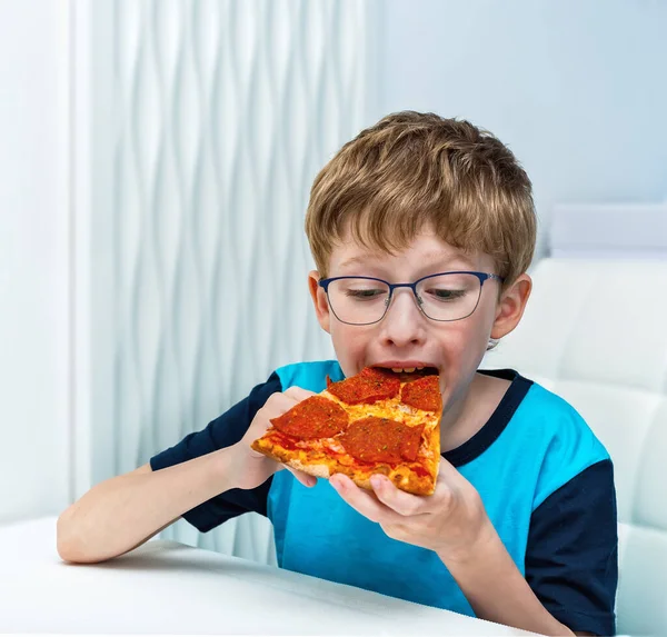 Nine Year Old Boy Glasses Eats Pizza — Stock Photo, Image