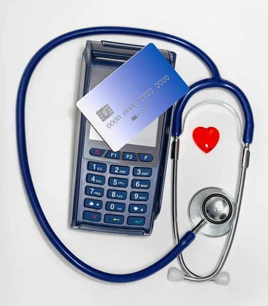 Pagamento Tratamento Estetoscópio Coração Moderno Terminal Pagamento Azul Com Cartão — Fotografia de Stock