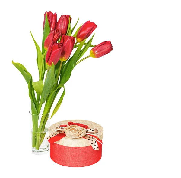 Букет Червоних Тюльпанів Красива Подарункова Коробка Ізольовані Білому — стокове фото