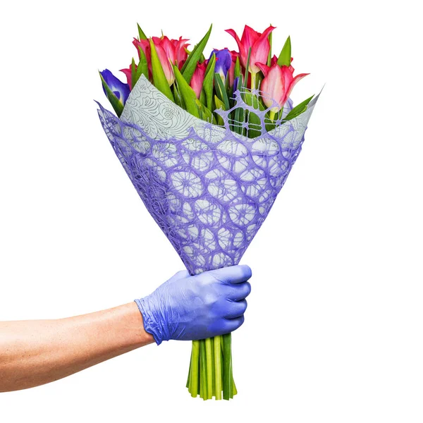 Bezkontaktowa Dostawa Kwiatów Kurier Rękawiczkach Medycznych Bukietem Koncepcja Kwiaciarni Podczas — Zdjęcie stockowe