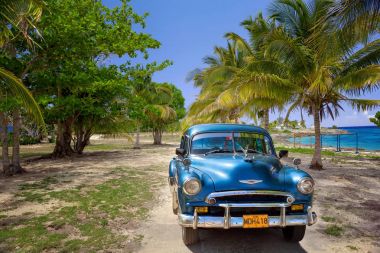Varadero, Küba - 22 Mayıs 2013: Siyah inci Amerikan Klasik otomobili