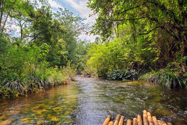 Rio na selva, Tailândia — Fotografia de Stock