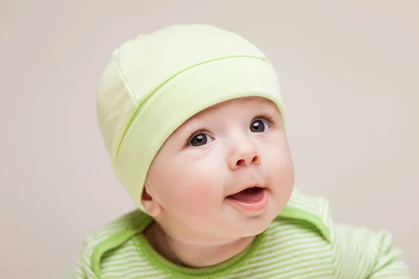 Lilla söta nyfödda baby barn — Stockfoto