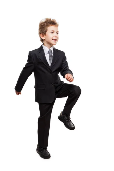 Усміхнений бізнесмен дитина хлопчик ходить за наступним кроком досягнення — стокове фото