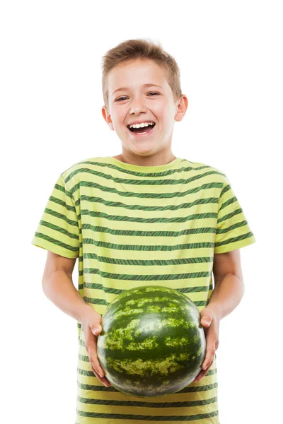 Szép mosolygó gyermek fiú gazdaság zöld görögdinnye gyümölcs — Stock Fotó