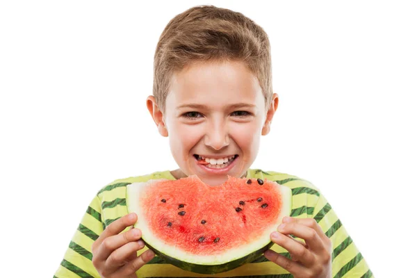 Szép mosolygó gyermek fiú gazdaság piros görögdinnye gyümölcs szelet — Stock Fotó