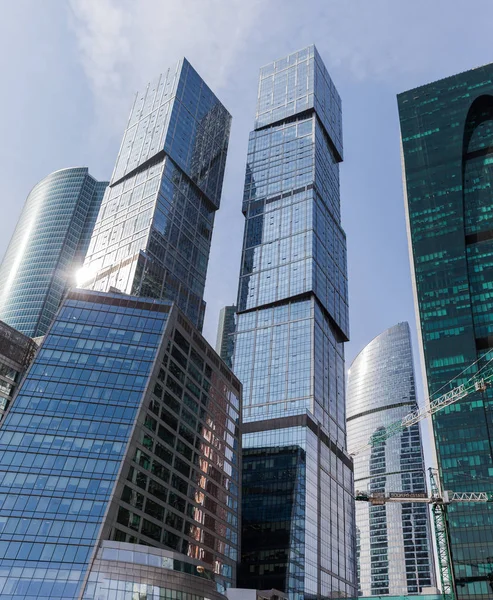 МОСКВА, РОССИЯ - 5 апреля 2018 года: Современные архитектурные небоскребы и офисные здания Международного бизнес-центра в Москве — стоковое фото