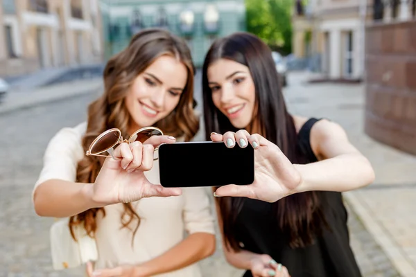 Happy young women with shopping bags — Stock Photo, Image