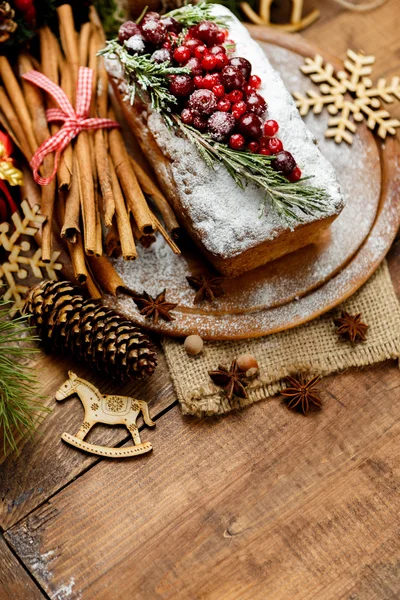 Gâteau de Noël fait maison aux baies sauvages — Photo