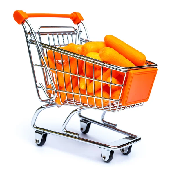 Mini carrinho de compras cheio de cenouras — Fotografia de Stock