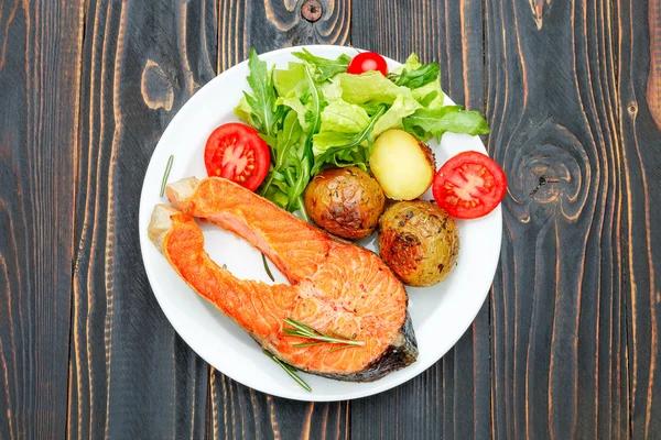 Filete crujiente de salmón asado — Foto de Stock