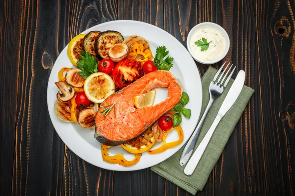 Crispy roasted salmon steak — Stock Photo, Image