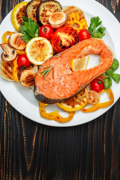 Filete crujiente de salmón asado — Foto de Stock