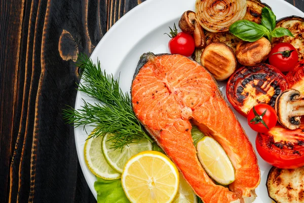 Filete crujiente de salmón asado — Foto de Stock