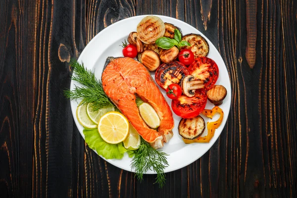 Filete crujiente de salmón asado — Foto de Stock