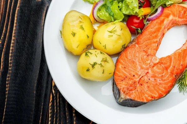 Křupavé pečený steak z lososa — Stock fotografie