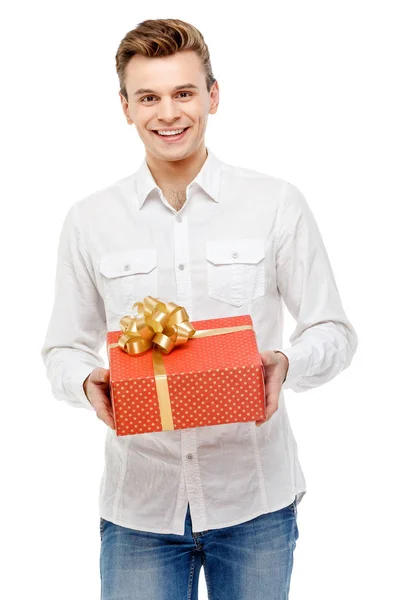 Uomo in possesso di scatola regalo — Foto Stock