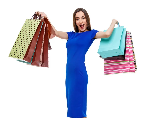 Retrato de la joven feliz mujer sonriente con bolsas de compras — Foto de Stock