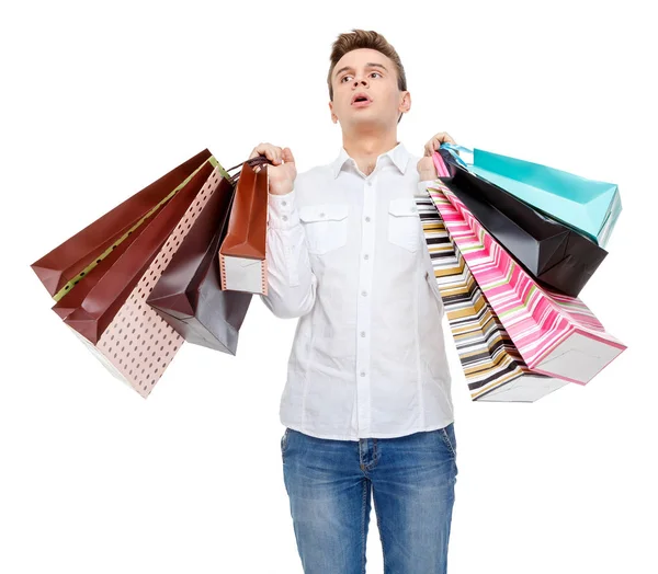 Retrato de joven feliz hombre sonriente con bolsas de compras — Foto de Stock