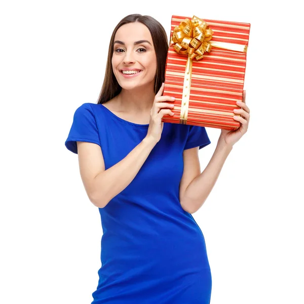 Bella donna in possesso di scatola regalo — Foto Stock