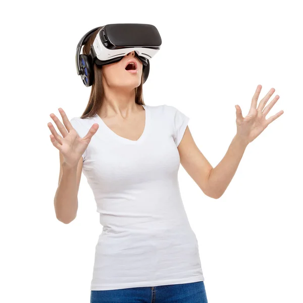 Mulher com óculos de realidade virtual — Fotografia de Stock