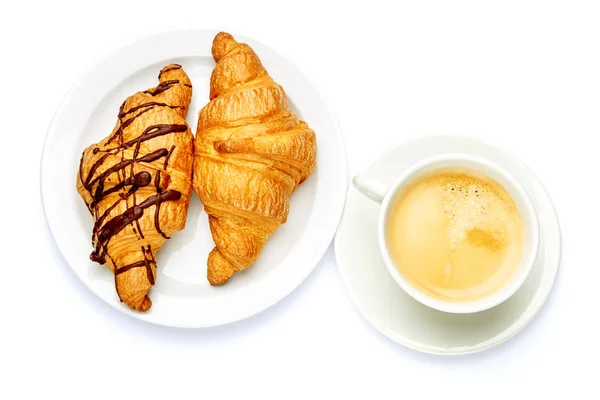 Zwei frische Croissants und Kaffee auf weißem Hintergrund — Stockfoto