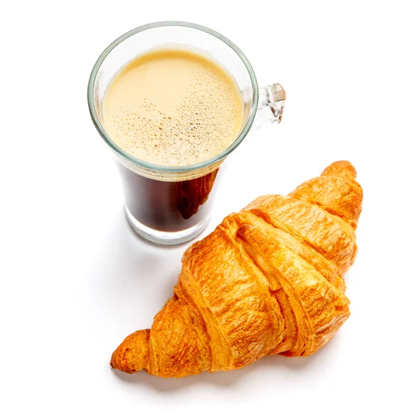 Café e croissant em um fundo branco — Fotografia de Stock