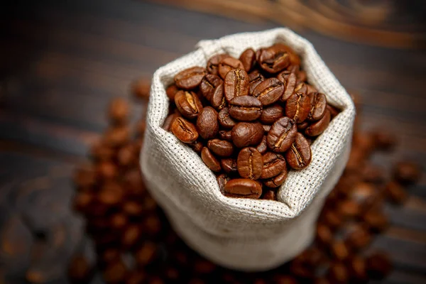 Roasted coffee beans on wooden background — Stock Photo, Image