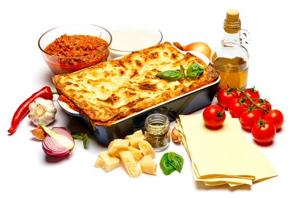 Klassische Lasagne mit Bolognese und Bechamelsauce — Stockfoto