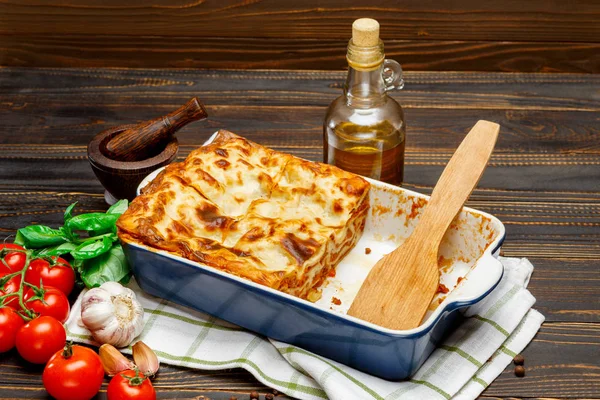 Lasagne in Auflaufform — Stockfoto