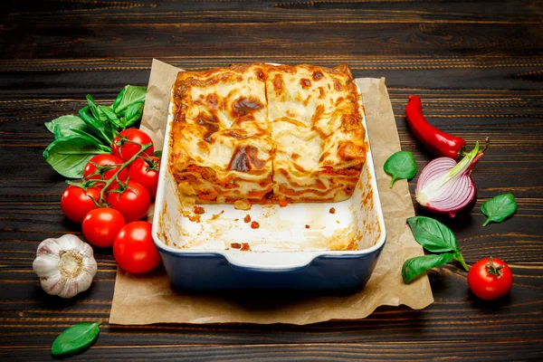 Lasagne in Auflaufform — Stockfoto