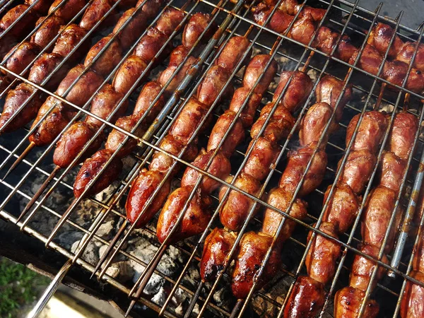 Grilled chiken hearts on the grill — Stock Photo, Image