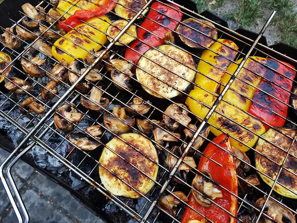 Gegrilltes Gemüse auf dem Grill — Stockfoto