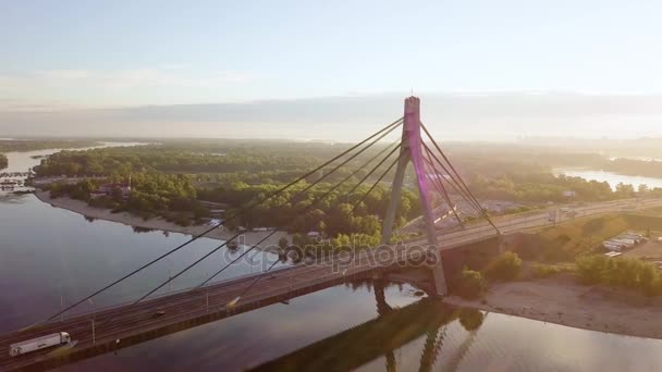 Video del puente al atardecer en Kiev Ucrania — Vídeo de stock