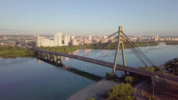 Відео міст на заході сонця в Київ Україна — стокове відео