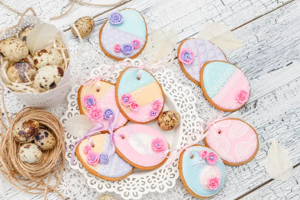 Beautiful glazed Easter cookies — Stock Photo, Image