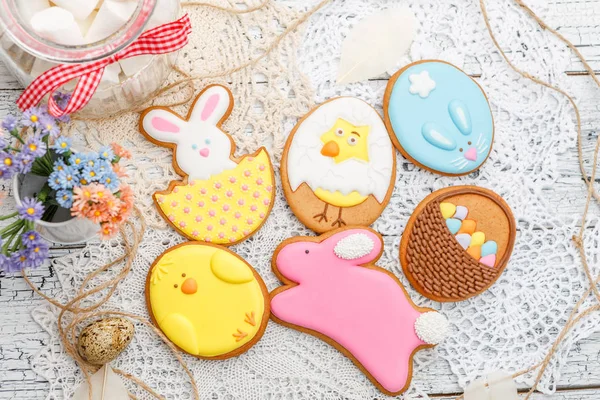 Hermosas galletas de Pascua acristaladas — Foto de Stock