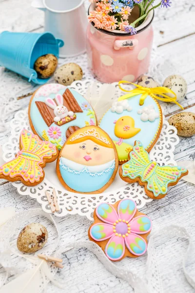 Beautiful glazed Easter cookies — Stock Photo, Image