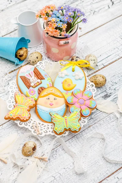 Beautiful glazed Easter cookies — Stock Photo, Image