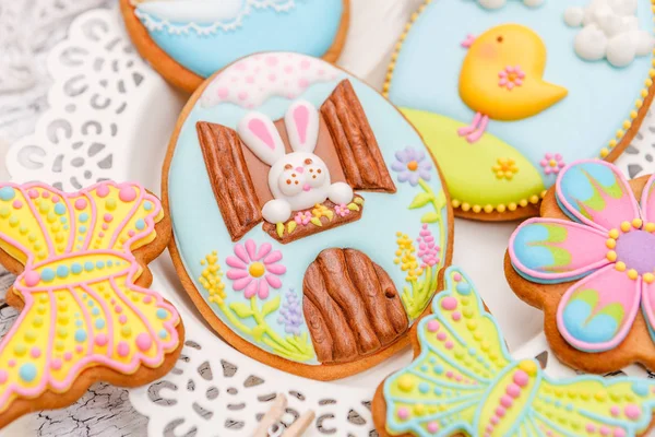 Beautiful glazed Easter cookies — Stock Photo, Image