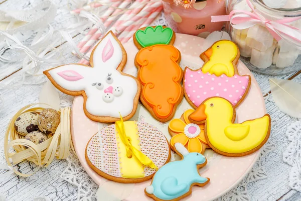 Beautiful glazed Easter cookies — Stock Photo, Image