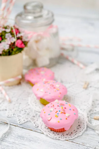 Pastelito de Pascua tradicional y cupcakes —  Fotos de Stock