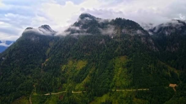 Vista aérea de drones - sobrevoando Alpes, Áustria — Vídeo de Stock