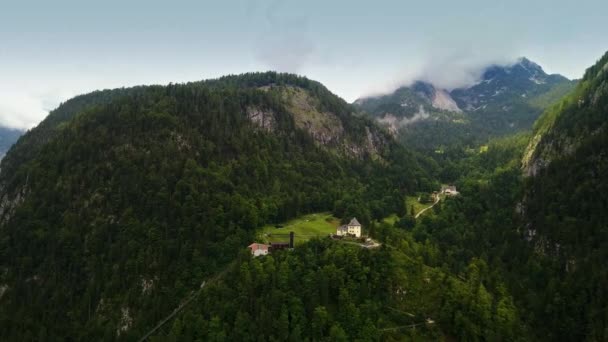 Vista aérea de aviones no tripulados - volando sobre los Alpes, Austria — Vídeo de stock