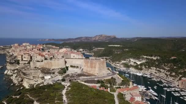 Vidéo du drone - survolant Bonifacio marina - Corse — Video