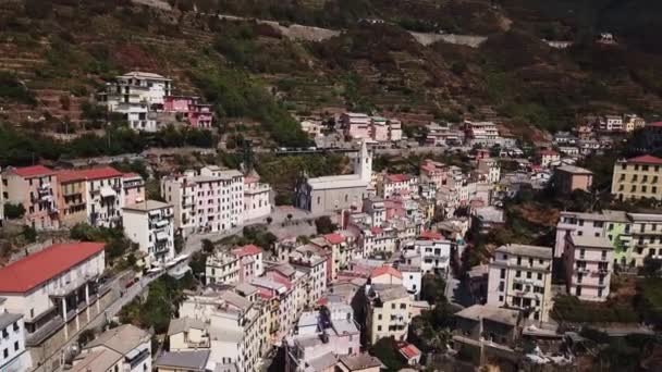 Vista aérea de Riomaggiore en Cinque Terre Italia — Vídeos de Stock