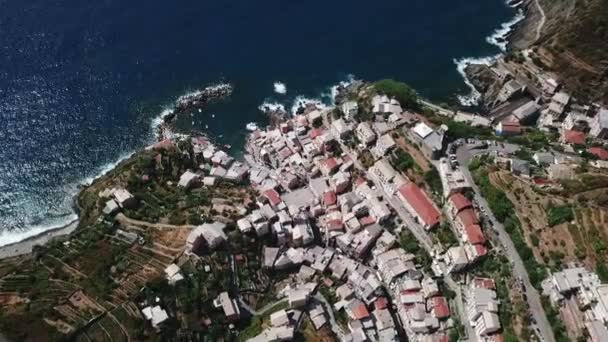 Vista aérea de Riomaggiore em Cinque Terre Itália — Vídeo de Stock