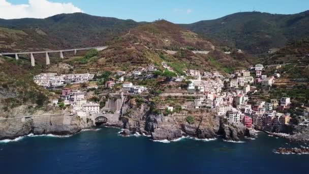 Вид с воздуха на Риомаджоре в Cinque Terre Italy — стоковое видео